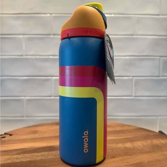 Owala Birthday Bash Dream On 32 oz Freesip - IN HAND - Picture 5 of 9